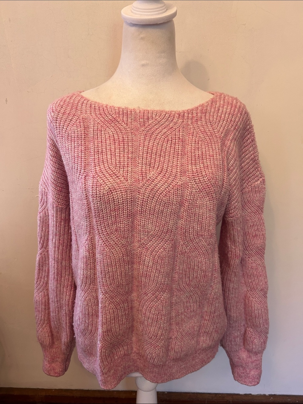 Tahari Soft Cable knit Pink Sweater Size M EUC